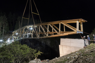 Holzbrücke bei Bärenburg über Lai da Sera (© Reiner Schilling) Holzbrücke bei Bärenburg über Lai da Sera (© Reiner Schilling)